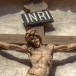 ¿Qué quiere decir la palabra INRI en la cruz?